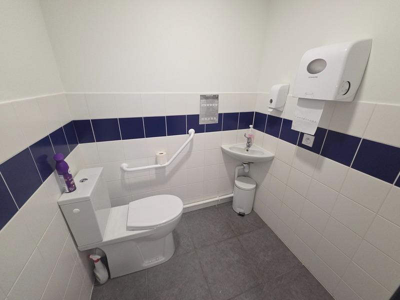 Local d'activité / Entrepôt - 91 m² - 7 pièces