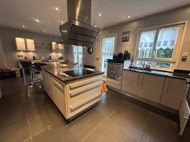 Maison - 146 m² - 6 pièces