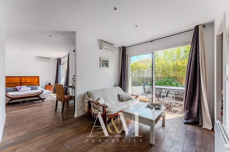 Maison - 350 m² - 10 pièces