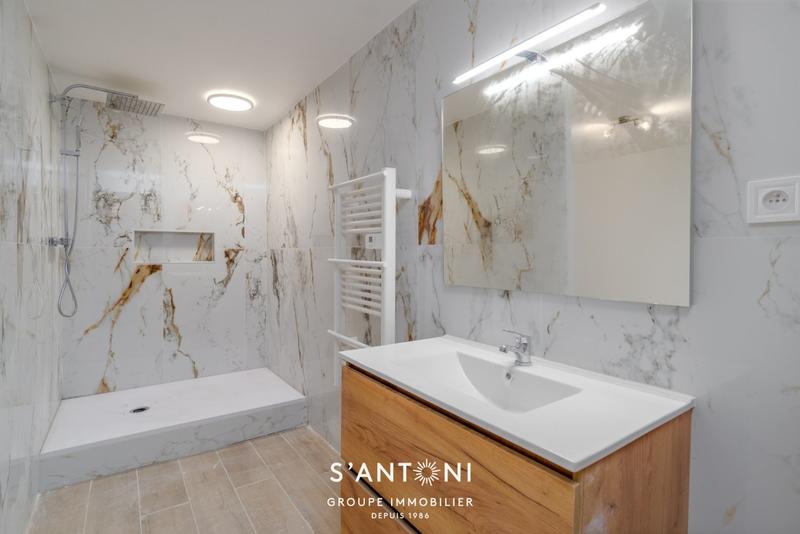 Maison - 217 m² - 5 pièces