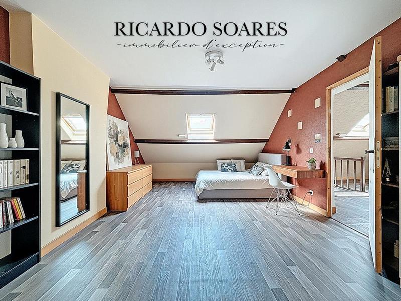 Maison - 277 m² - 10 pièces