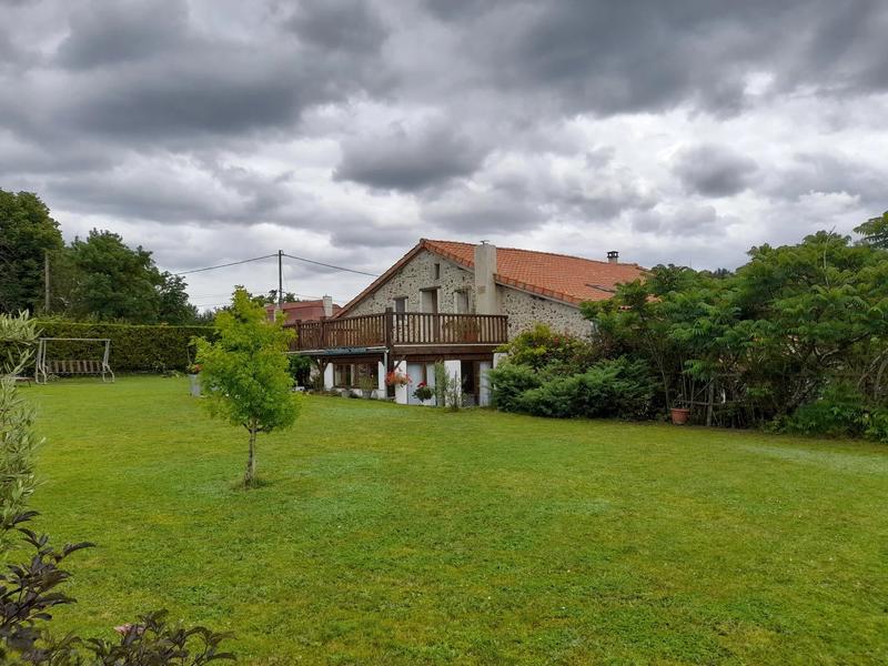 Maison traditionnelle - 232 m² - 8 pièces