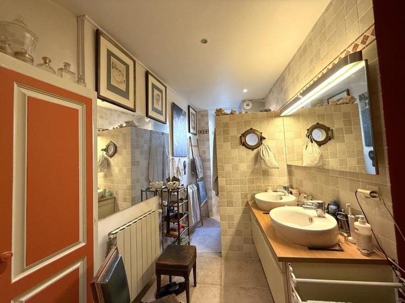 Maison - 287 m² - 12 pièces