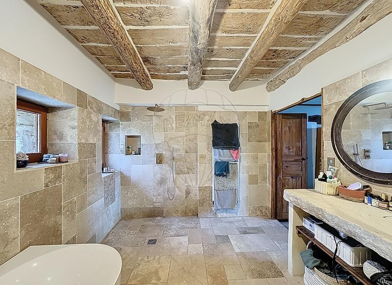 Maison - 243 m² - 8 pièces