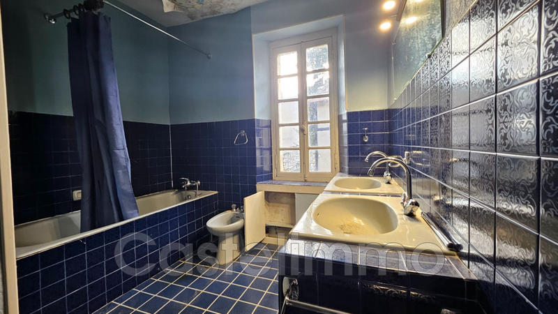 Maison - 210 m² - 6 pièces