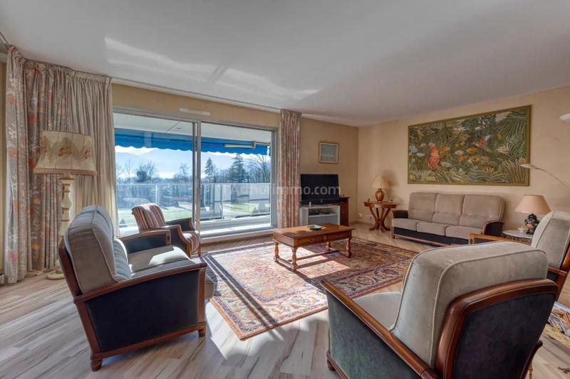 Appartement - 214 m² - 6 pièces