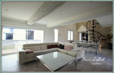 Maison - 360 m² - 10 pièces