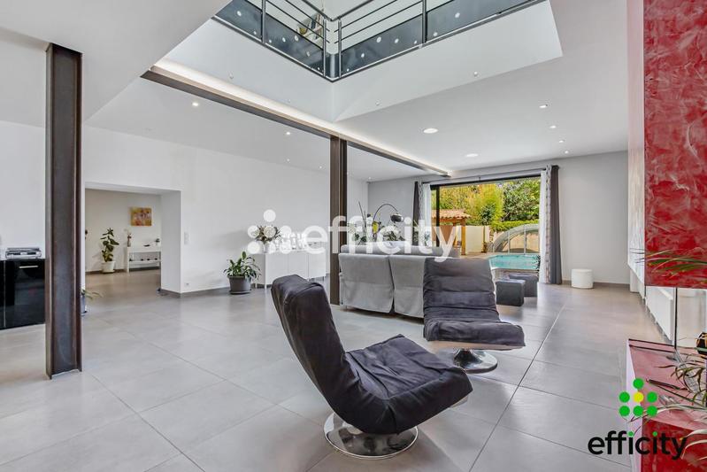 Demeure - 338 m² - 7 pièces