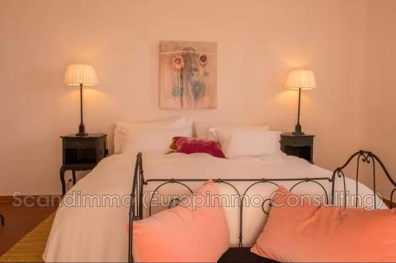 Maison - 250 m² - 9 pièces