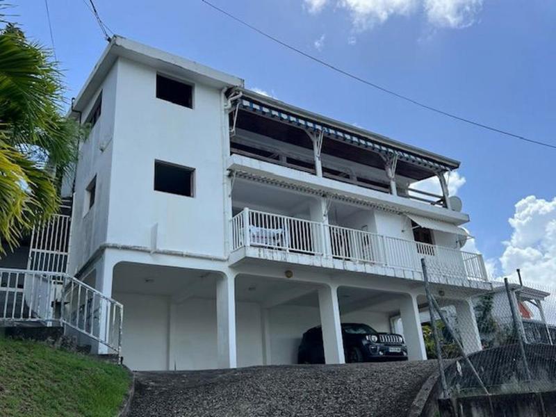 Maison - 200 m² - 8 pièces