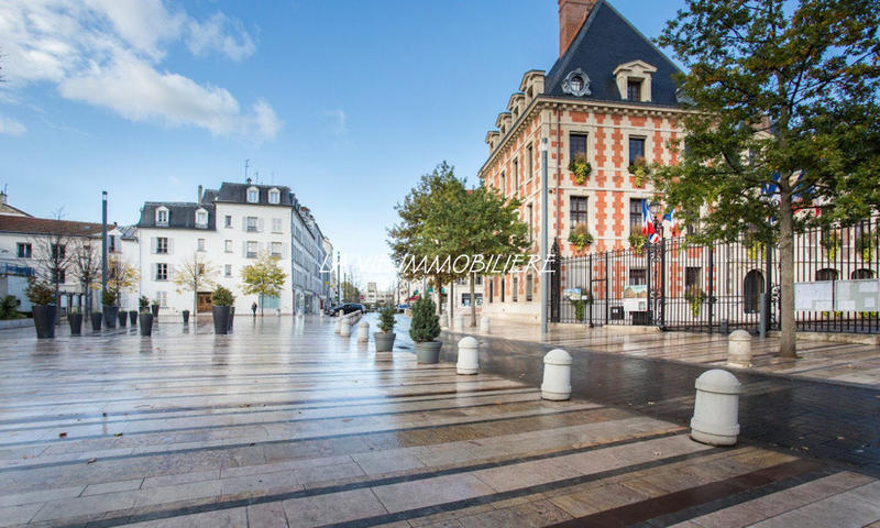 Maison - 273 m² - 8 pièces