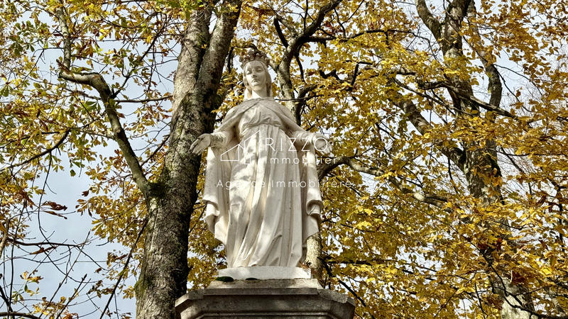 Maison - 450 m² - 20 pièces