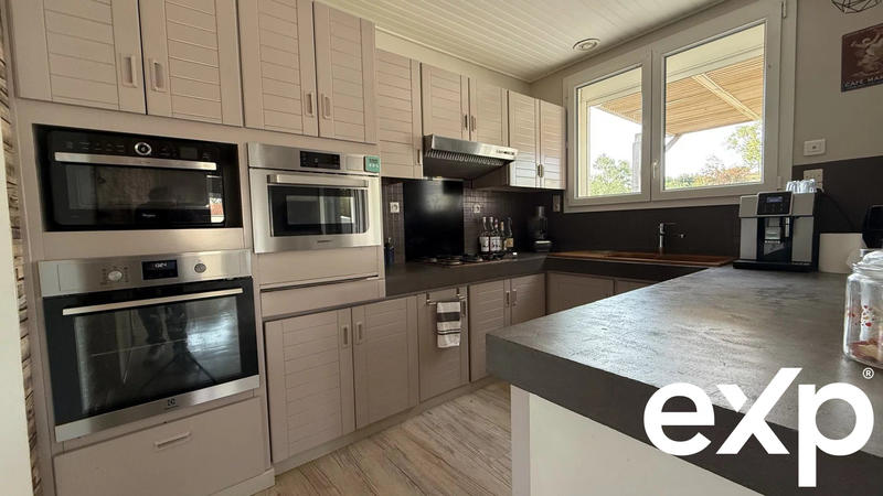 Maison - 307 m² - 10 pièces