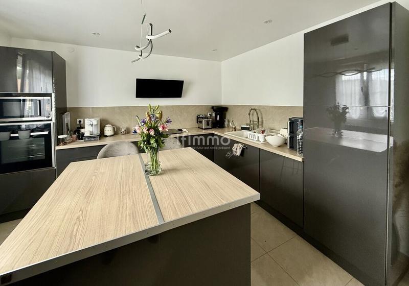 Maison - 177 m² - 8 pièces