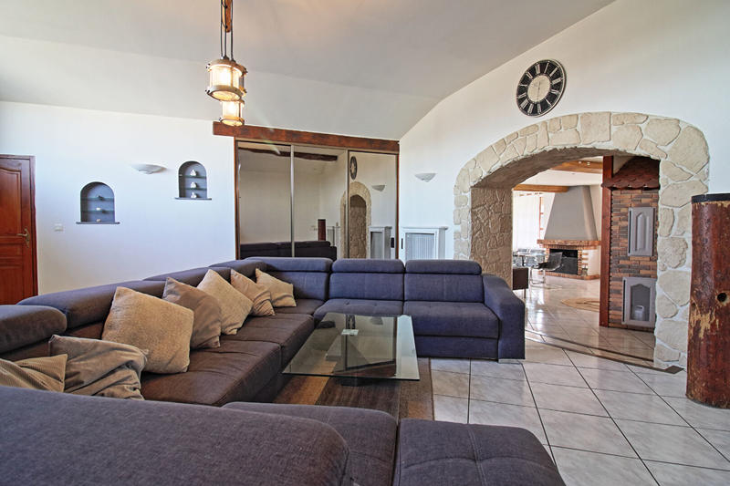 Maison - 230 m² - 6 pièces