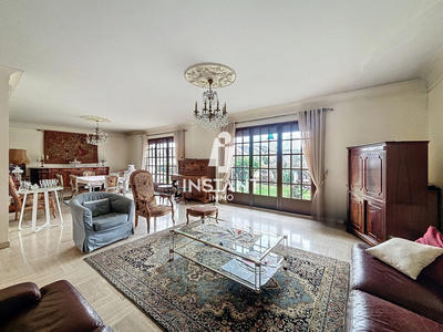 Maison traditionnelle - 200 m² - 8 pièces