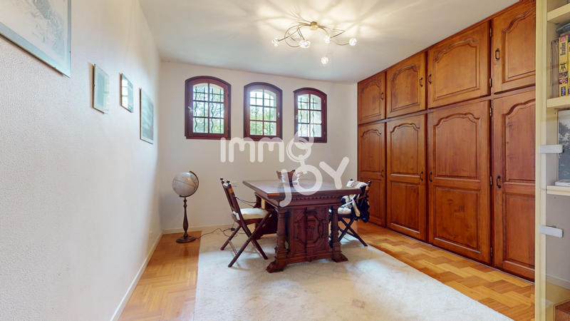 Propriété - 282 m² - 11 pièces