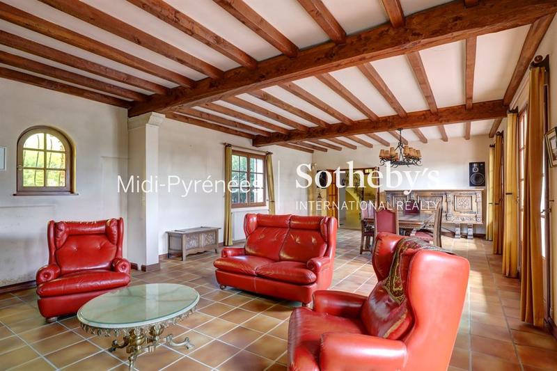 Maison - 242 m² - 6 pièces