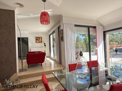 Maison - 284 m² - 9 pièces