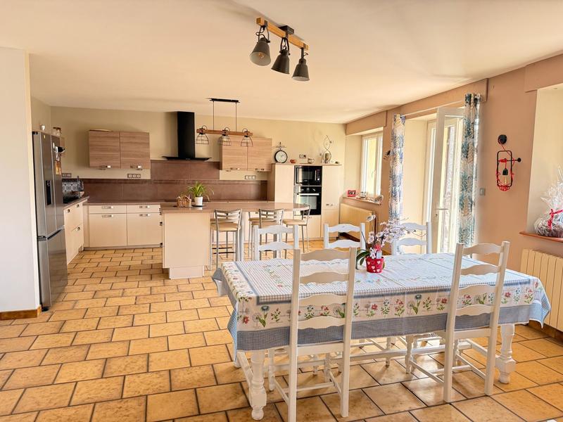 Maison - 224 m² - 7 pièces