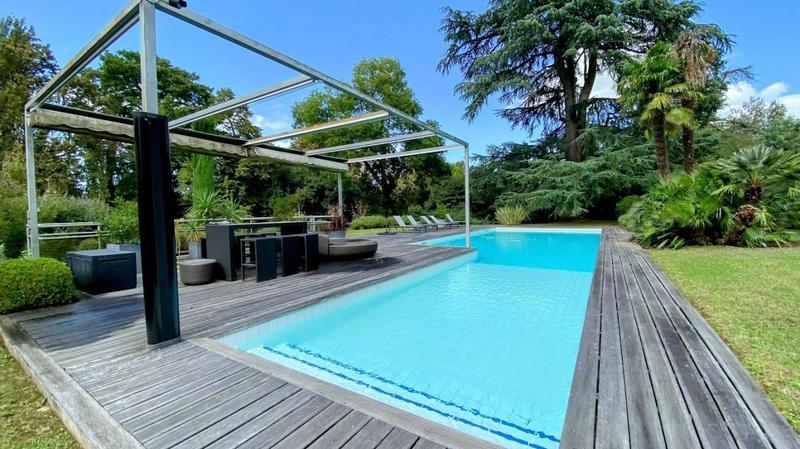 Maison de maîtres - 403 m² - 10 pièces