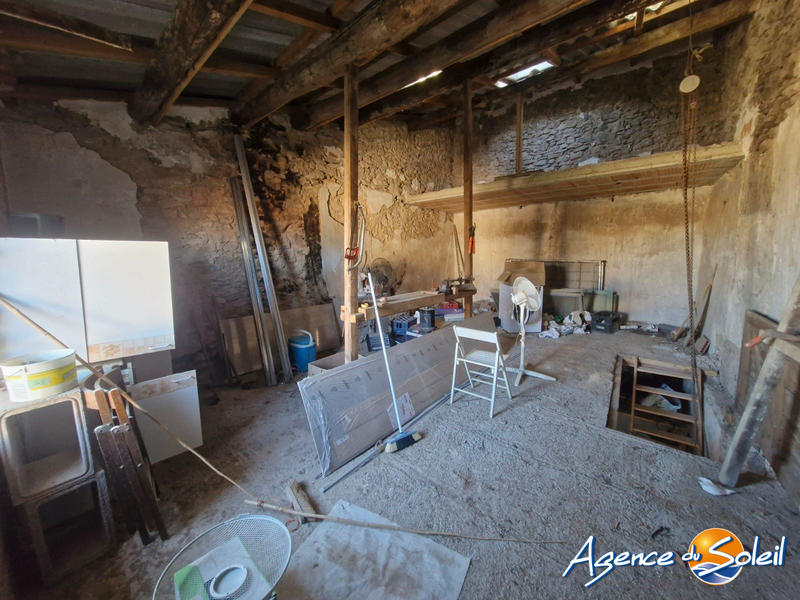 Parking / Garage - 64 m²