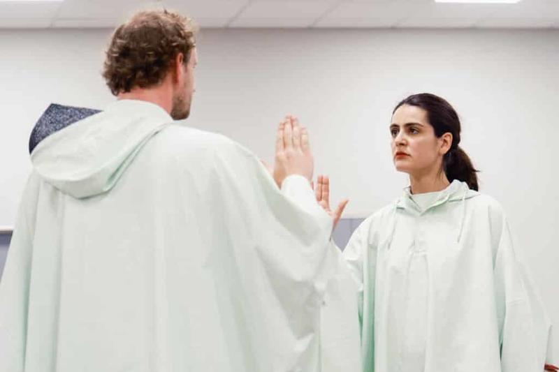 Farce Complotiste pour lieu reculé : The Rabbit Hole - Cie les Grandes Marées