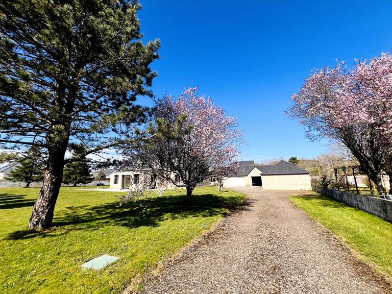 Maison - 205 m² - 9 pièces