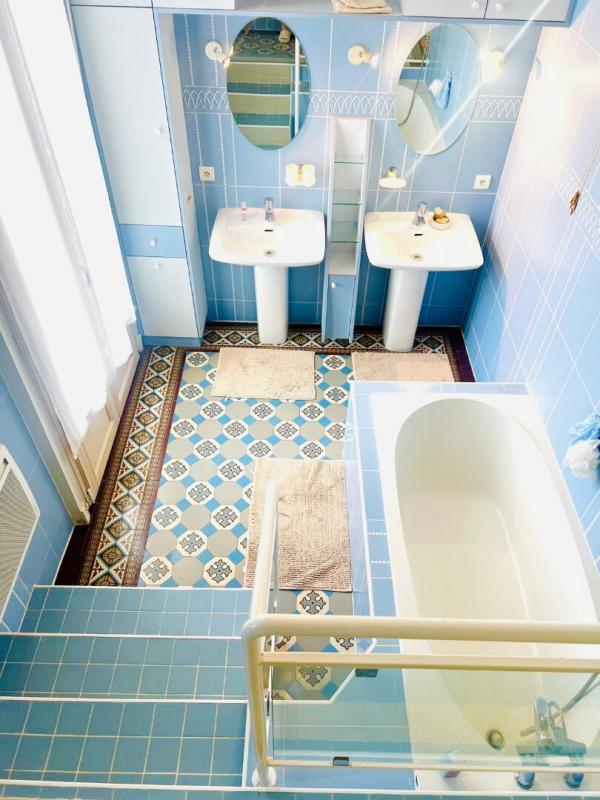 Demeure - 302 m² - 9 pièces