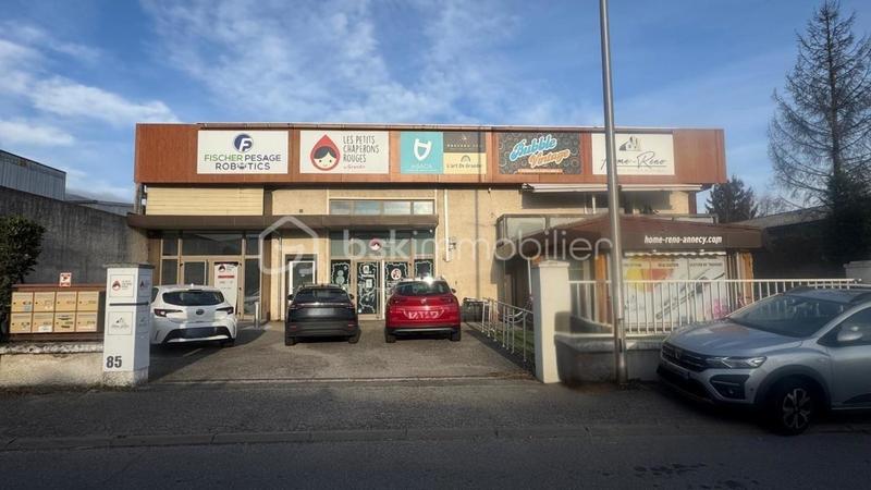 Local commercial - 210 m² - 6 pièces