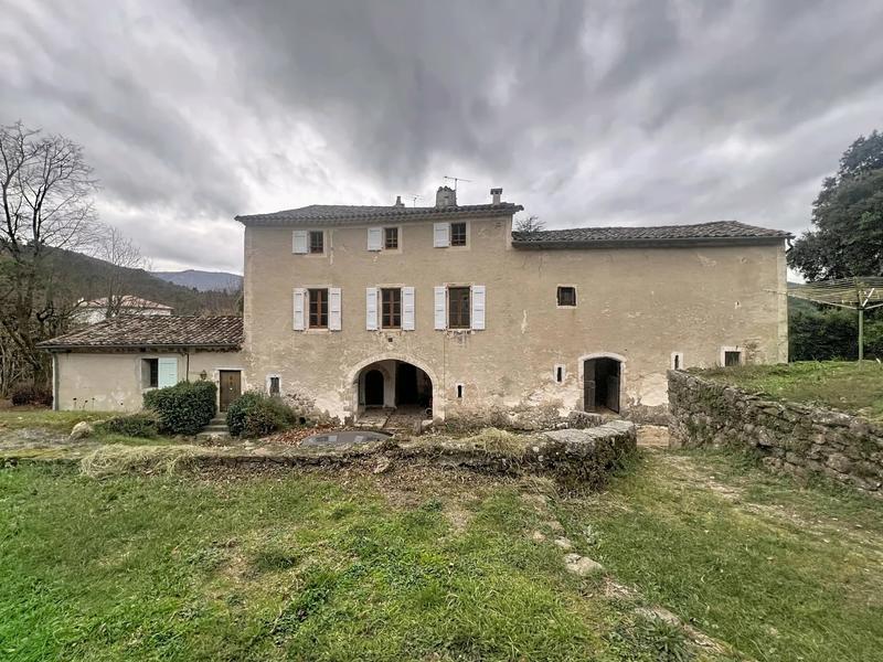 Propriété - 190 m² - 7 pièces