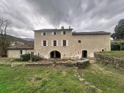 Propriété - 190 m² - 7 pièces