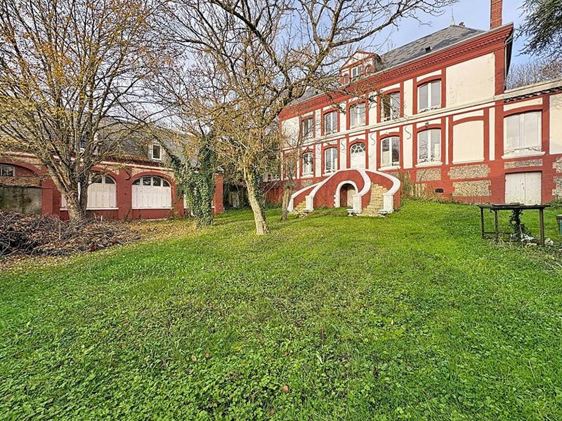 Maison - 352 m² - 15 pièces