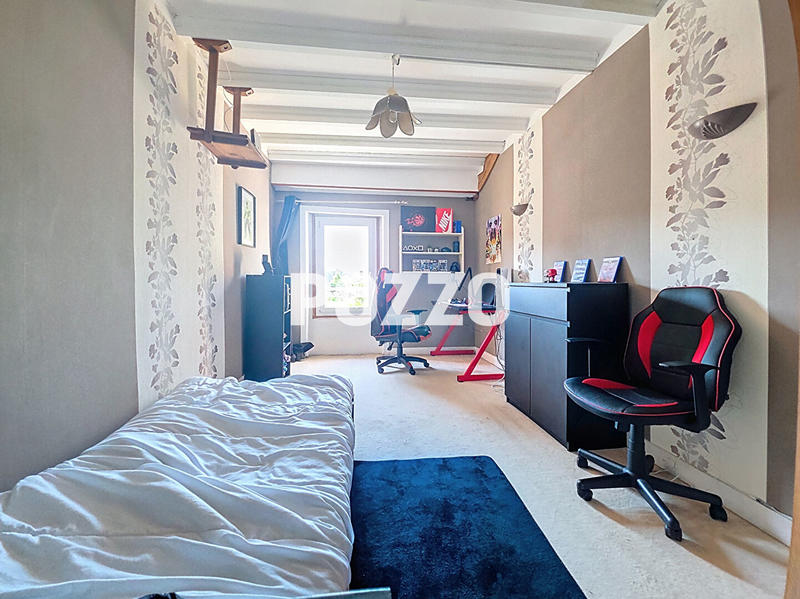 Maison - 222 m² - 8 pièces