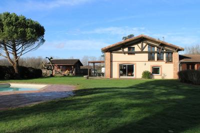 Maison traditionnelle - 211 m² - 8 pièces