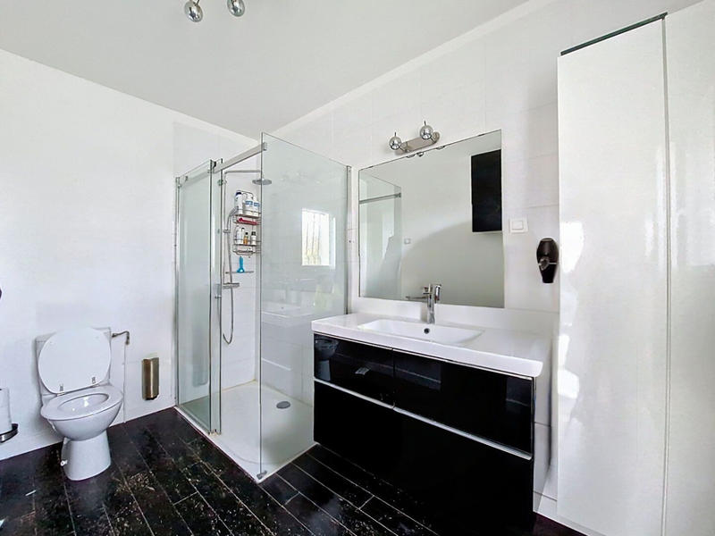 Maison - 230 m² - 7 pièces