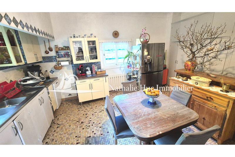 Propriété - 390 m² - 6 pièces