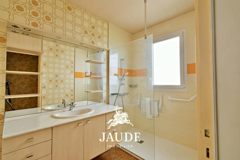 Maison - 200 m² - 7 pièces