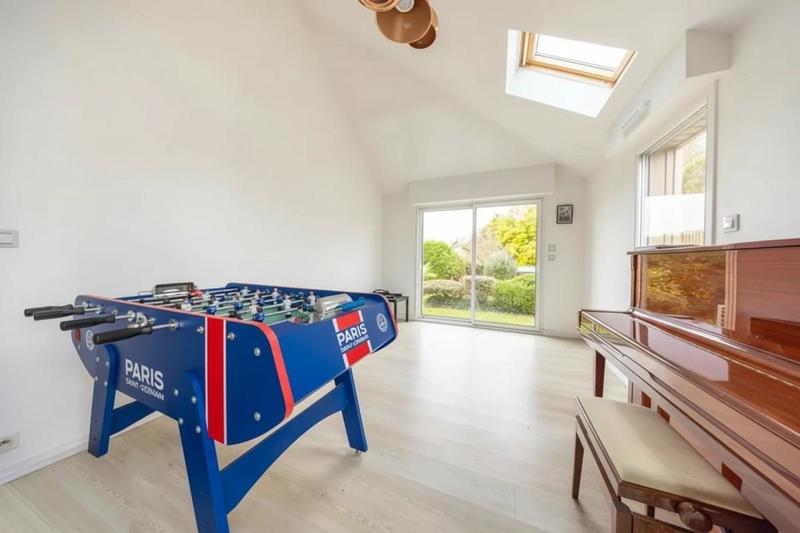 Maison - 250 m² - 8 pièces