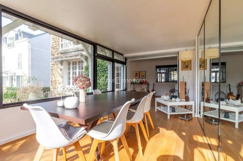 Maison - 954 m² - 10 pièces