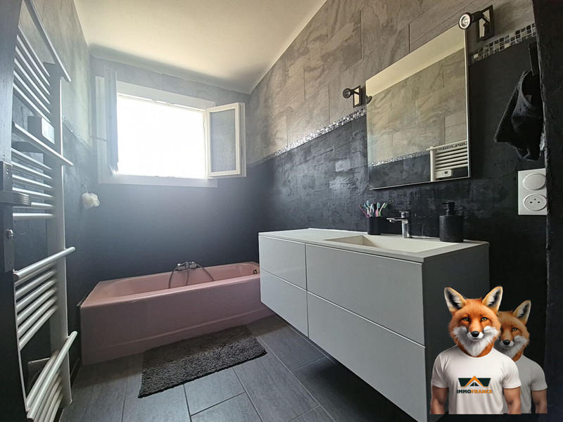 Maison traditionnelle - 179 m² - 9 pièces