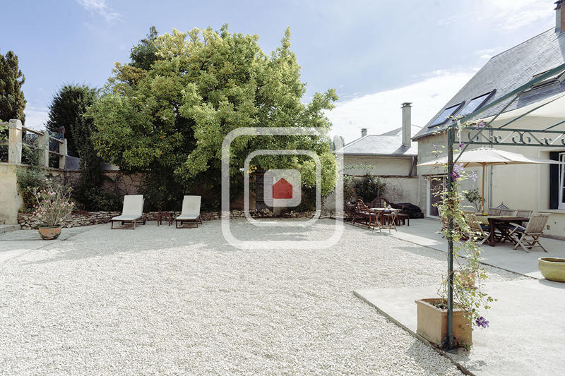 Maison - 222 m² - 8 pièces