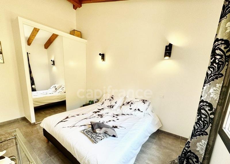 Propriété - 218 m² - 7 pièces