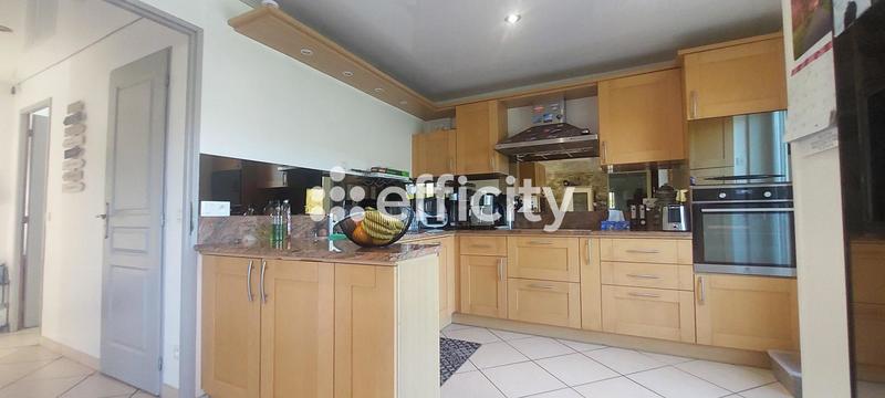 Maison - 213 m² - 9 pièces