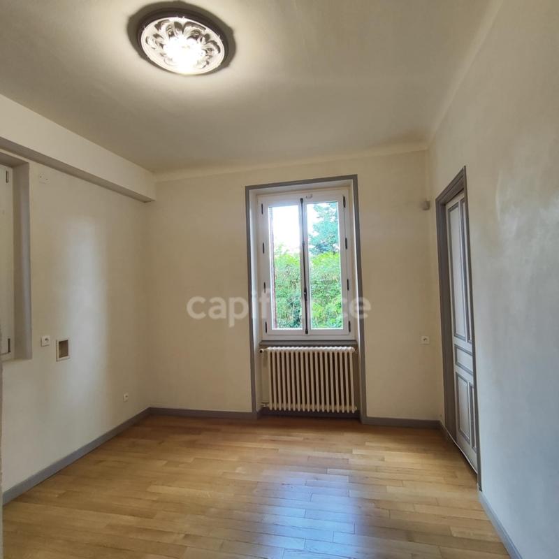 Maison - 210 m² - 10 pièces