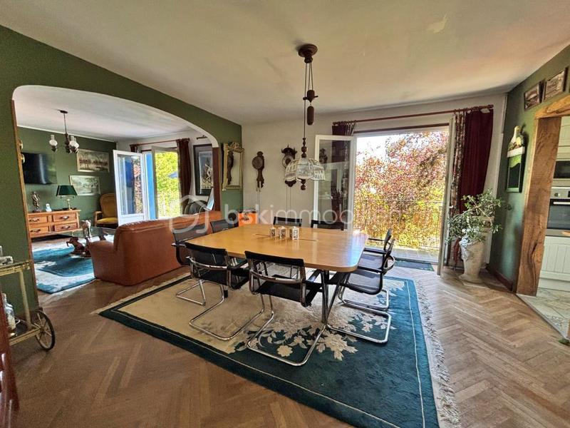 Maison - 240 m² - 9 pièces