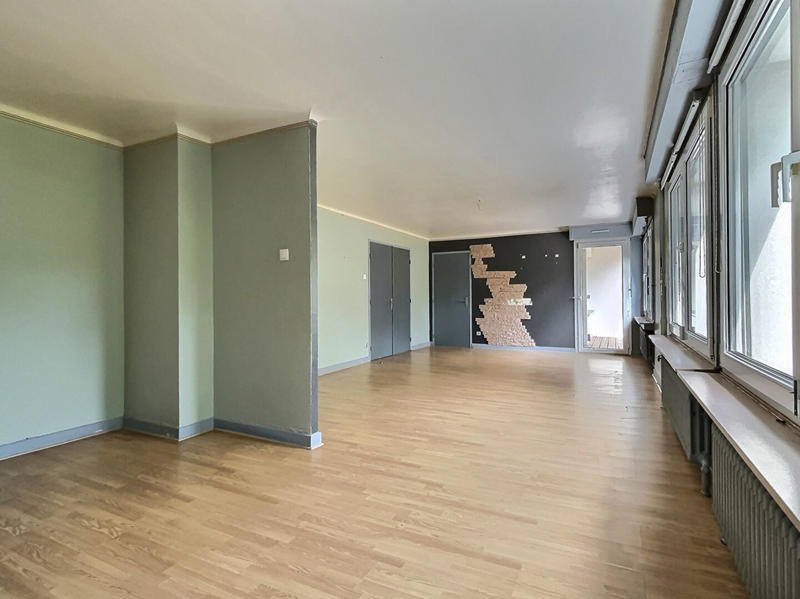 Maison - 233 m² - 9 pièces