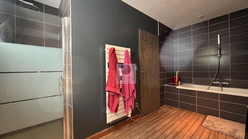 Maison - 181 m² - 7 pièces