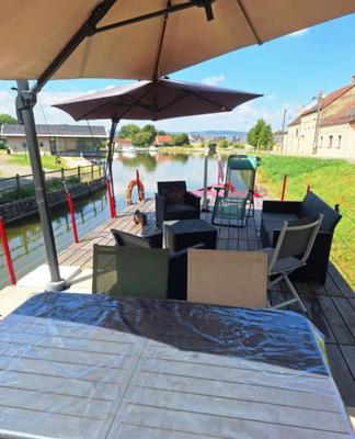 Péniche - 100 m² - 4 pièces