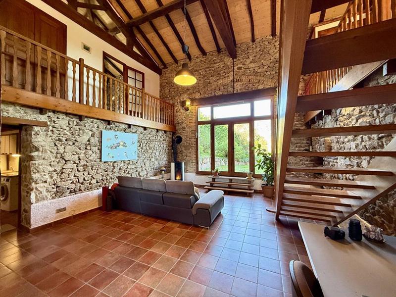 Maison - 330 m² - 8 pièces